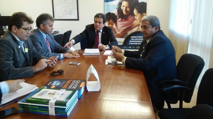 Presidente da FUNASA recebe prefeito de Boa Hora em Brasília - Imagem 9