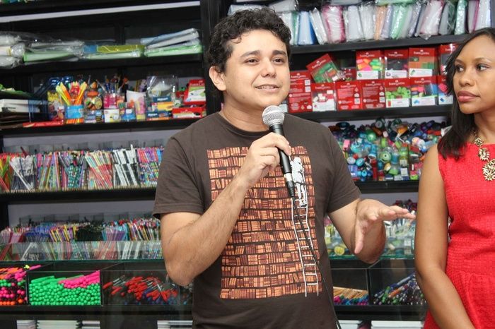 A prefeita de Francinópolis prestigia lançamento do livro da secretária municipal de Educação de Francinópolis. “Histórias: do social ao cultural, do  - Imagem 23