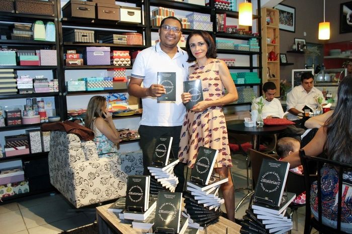 A prefeita de Francinópolis prestigia lançamento do livro da secretária municipal de Educação de Francinópolis. “Histórias: do social ao cultural, do  - Imagem 9