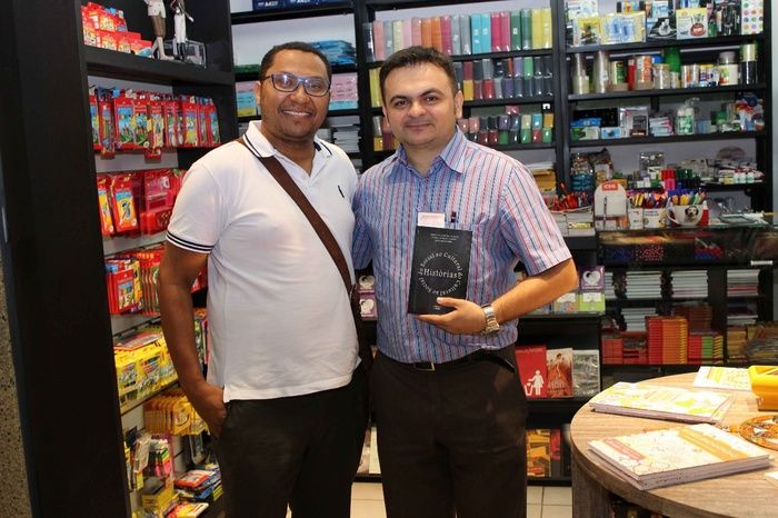 A prefeita de Francinópolis prestigia lançamento do livro da secretária municipal de Educação de Francinópolis. “Histórias: do social ao cultural, do  - Imagem 30