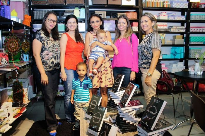 A prefeita de Francinópolis prestigia lançamento do livro da secretária municipal de Educação de Francinópolis. “Histórias: do social ao cultural, do  - Imagem 12