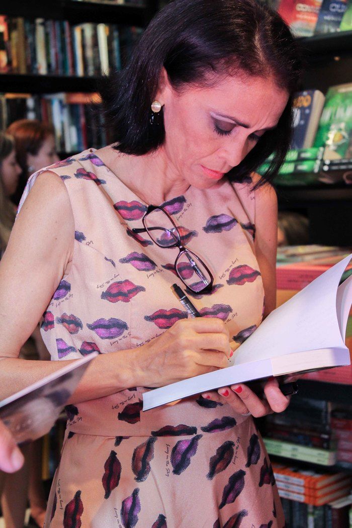 A prefeita de Francinópolis prestigia lançamento do livro da secretária municipal de Educação de Francinópolis. “Histórias: do social ao cultural, do  - Imagem 28