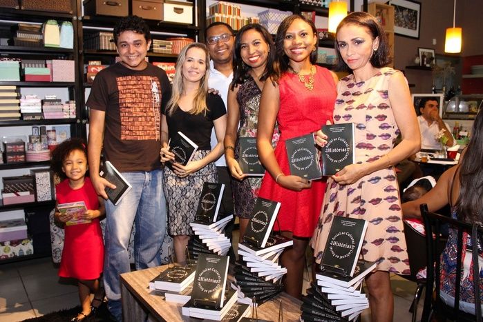 A prefeita de Francinópolis prestigia lançamento do livro da secretária municipal de Educação de Francinópolis. “Histórias: do social ao cultural, do  - Imagem 10