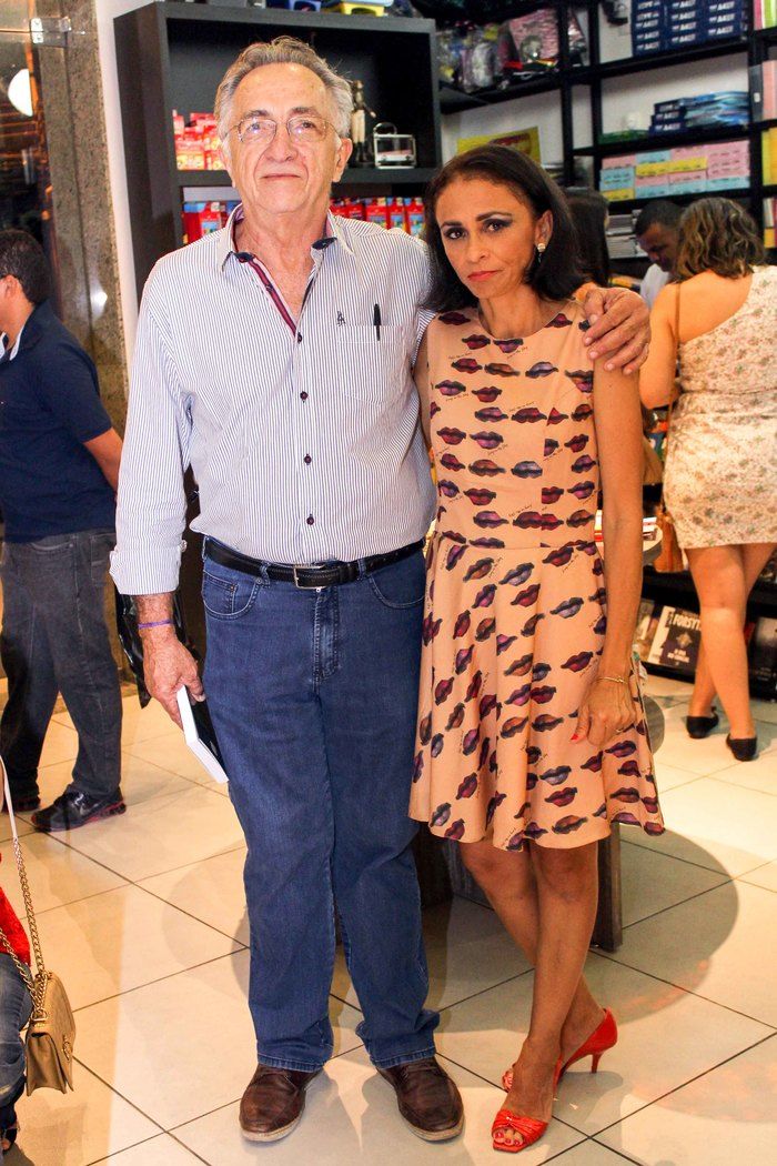 A prefeita de Francinópolis prestigia lançamento do livro da secretária municipal de Educação de Francinópolis. “Histórias: do social ao cultural, do  - Imagem 29