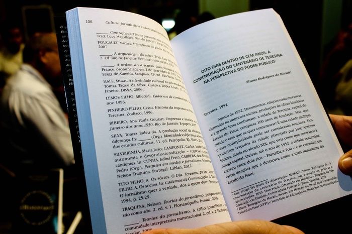 A prefeita de Francinópolis prestigia lançamento do livro da secretária municipal de Educação de Francinópolis. “Histórias: do social ao cultural, do  - Imagem 3