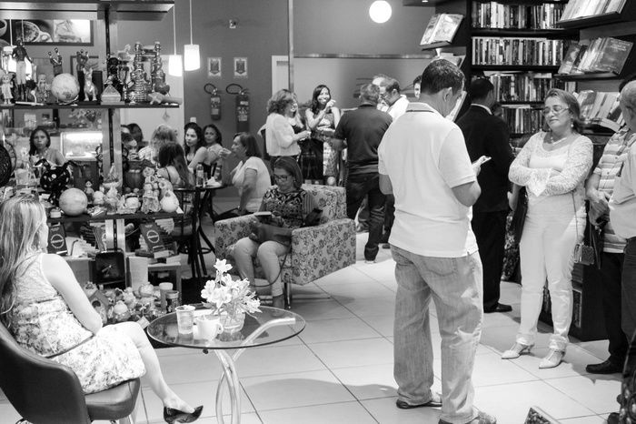 A prefeita de Francinópolis prestigia lançamento do livro da secretária municipal de Educação de Francinópolis. “Histórias: do social ao cultural, do  - Imagem 6