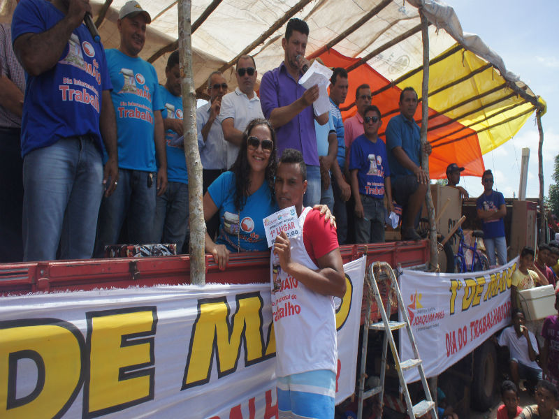 FESTA EM HOMENAGEM AO DIA DO TRABALHADOR	