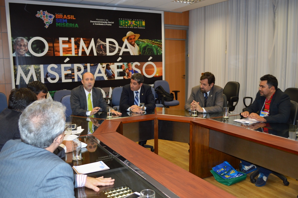 Prefeito Moisés Barbosa demais gestores e governador do Piauí cobram regularização de repasses do MDS