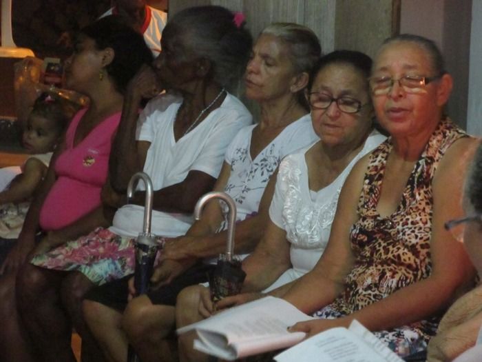 Tradicional Novena da Divina Santa Cruz na casa da Socorro Preciana no Bairro Baixa - Imagem 6