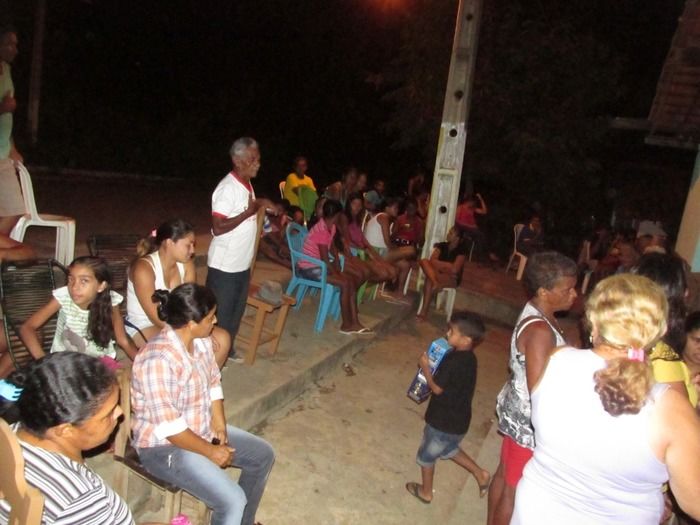 Tradicional Novena da Divina Santa Cruz na casa da Socorro Preciana no Bairro Baixa - Imagem 1