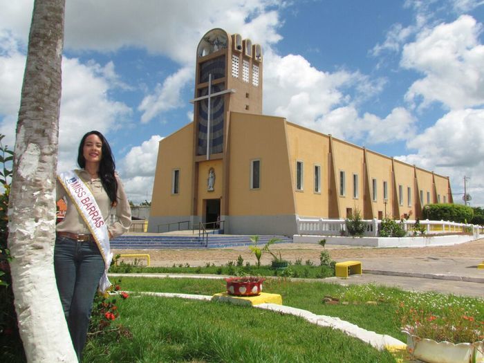 Miss Barras mostra sua beleza em sessão de fotos na Praça da Matriz - Imagem 3