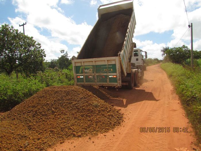 Prefeitura de Barras recupera trecho crítico que liga dois bairros - Imagem 3