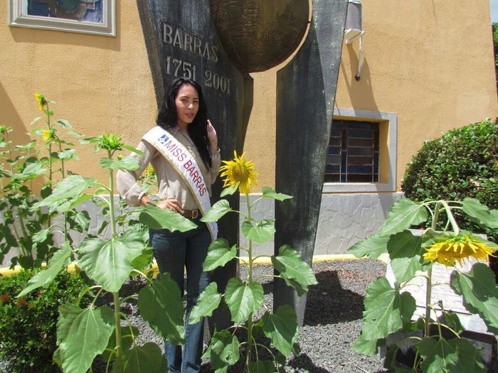 Miss Barras mostra sua beleza em sessão de fotos na Praça da Matriz - Imagem 5