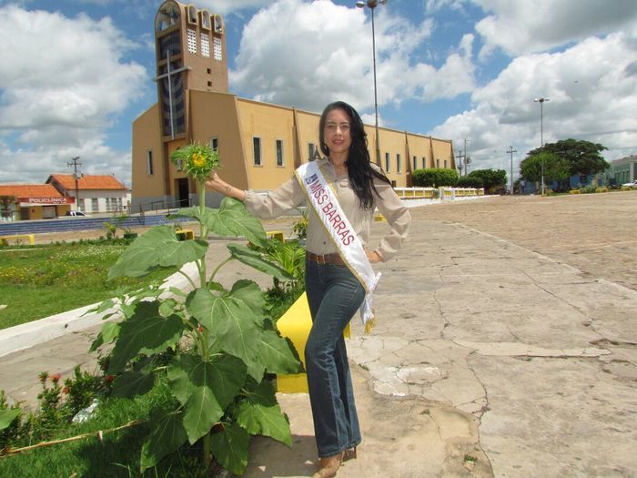 Miss Barras mostra sua beleza em sessão de fotos na Praça da Matriz - Imagem 10