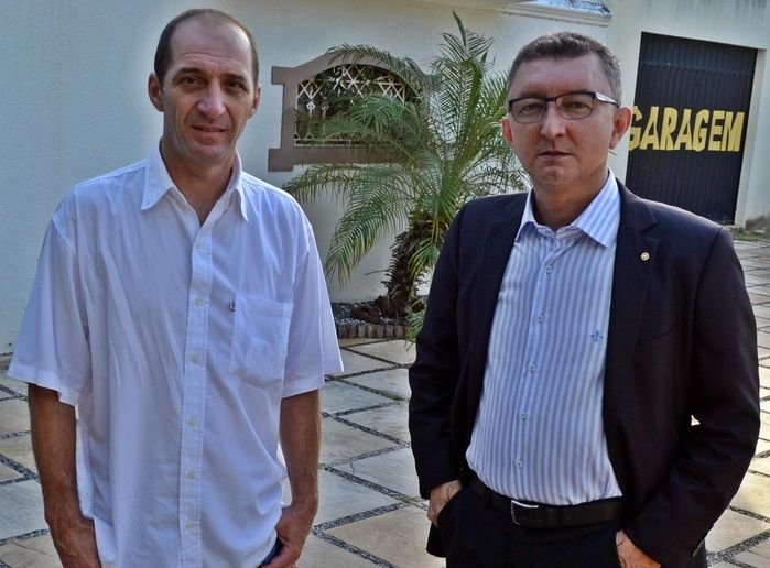 Pesquisador Valdecir Galvão, ao lado do promotor Antenor Filgueiras. (Foto: Kairo Amaral)