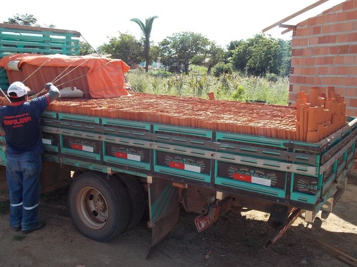 Secretaria de Assistência Social fez entrega de telhado de casa que sofreu incêndio - Imagem 6