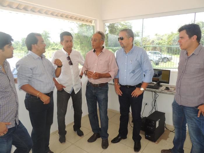 Prefeitos visitam usina de tratamento, reciclagem de resíduos em Água Branca - Imagem 11