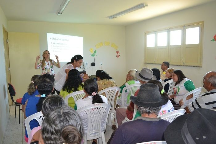 Idosos do CRAS participam de palestra oferecida pelo NASF sobre audição - Imagem 11