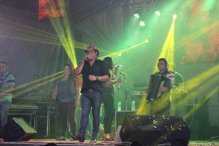 Banda Muleke Doido encerra programação de Aniversário de 53 anos de Francinópolis - Imagem 72