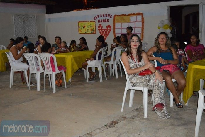 Equipe realiza comemoração em homenagem as Mães do SCFV  - Imagem 18