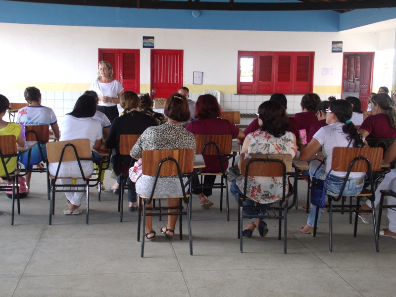 Prefeita Vânia Ribeiro  encaminha,  Projeto de Lei concedendo o aumento de 18% para os professores à  Câmara Municipal de Cajueiro da Praia