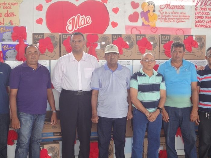 Multidão comparece à festa de homenagens às mães em N. S. dos Remédios - Imagem 26