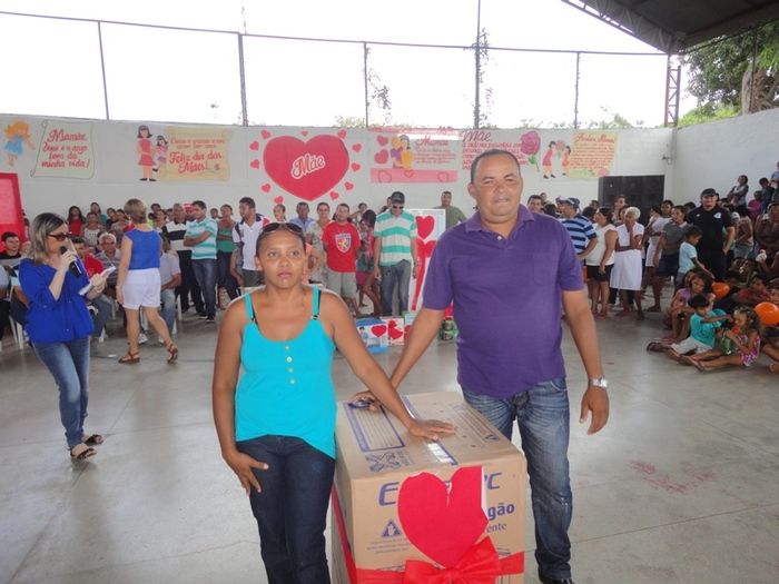 Multidão comparece à festa de homenagens às mães em N. S. dos Remédios - Imagem 86