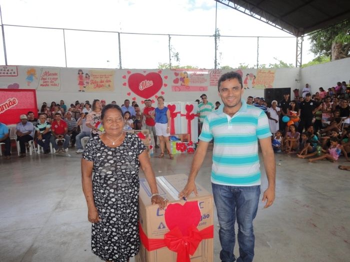 Multidão comparece à festa de homenagens às mães em N. S. dos Remédios - Imagem 78
