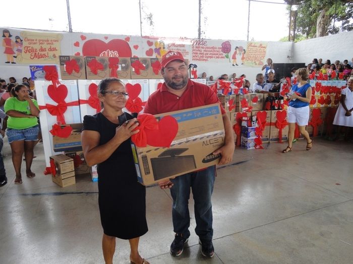 Multidão comparece à festa de homenagens às mães em N. S. dos Remédios - Imagem 56
