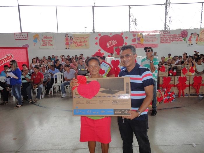 Multidão comparece à festa de homenagens às mães em N. S. dos Remédios - Imagem 73