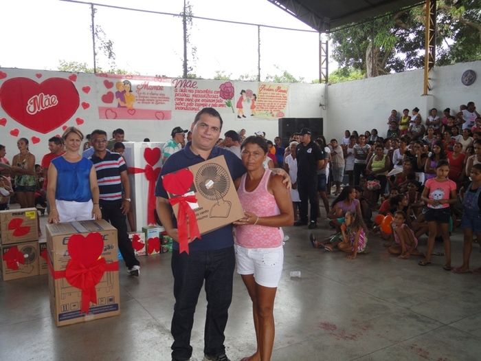 Multidão comparece à festa de homenagens às mães em N. S. dos Remédios - Imagem 87