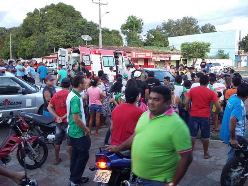 Acidente entre moto e carro na Avenida Aderson Ferreira em Piripiri