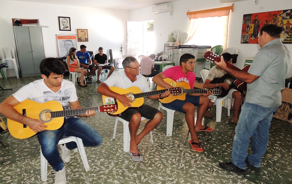 Comunidade Kolping Pedro II está com matrículas abertas para cursos de violão e teclado