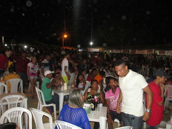 Cizinho e Forró Bandido encerra a última noite de Festejos em Pitombeira - Imagem 17