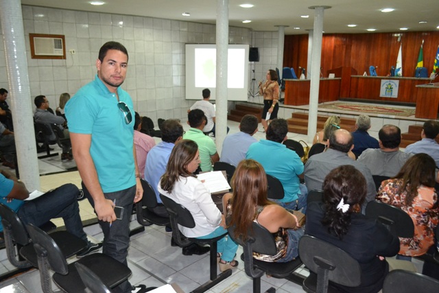 Secretário de saúde Rayon Mota participa de reunião em Valença  - Imagem 1