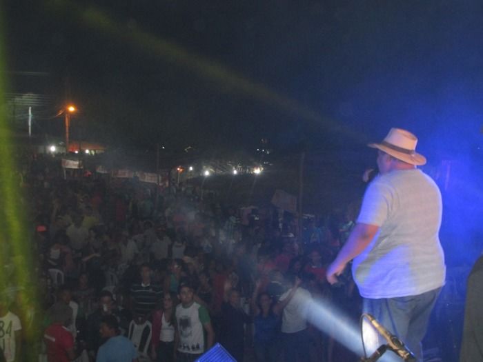 Cizinho e Forró Bandido encerra a última noite de Festejos em Pitombeira - Imagem 3