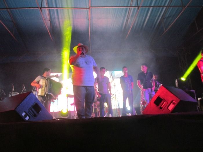 Cizinho e Forró Bandido encerra a última noite de Festejos em Pitombeira - Imagem 1