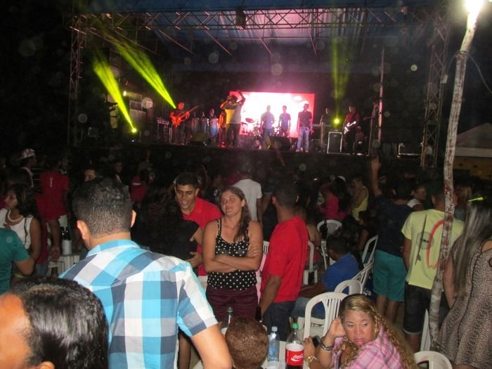 Cizinho e Forró Bandido encerra a última noite de Festejos em Pitombeira - Imagem 27