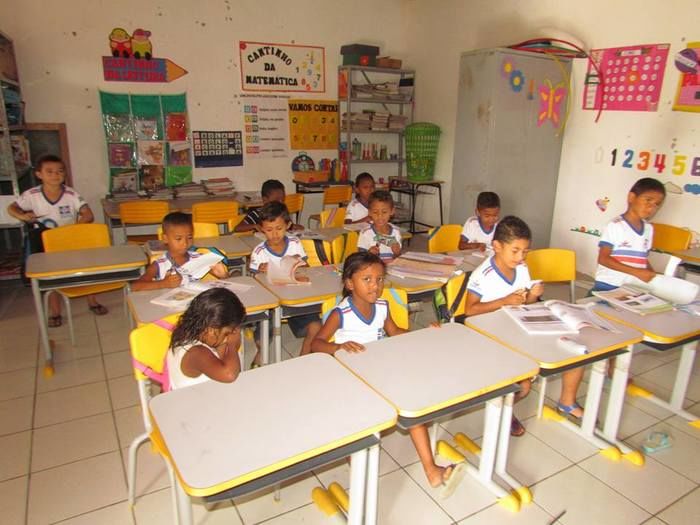 Prefeitura continua com entrega de fardamentos em escolas municipais - Imagem 7