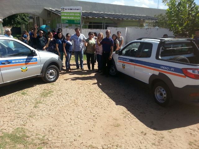 Prefeito de União entrega novos veículos para a Secretaria de Educação - Imagem 3