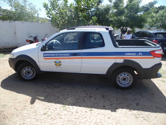 Prefeito de União entrega novos veículos para a Secretaria de Educação - Imagem 1