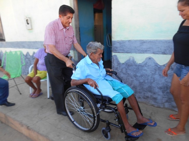 Prefeito Dr. Zé Maria Realizou Mais Uma Entrega de Cadeiras de Rodas - Imagem 6