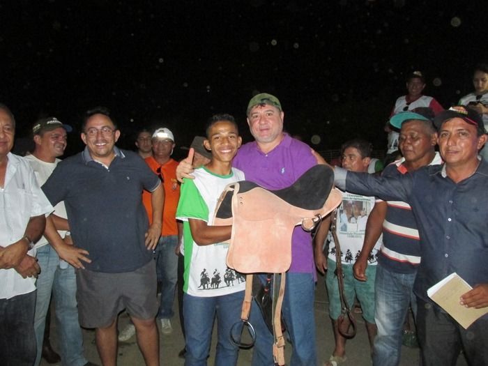 Cizinho e Forró Bandido encerra a última noite de Festejos em Pitombeira - Imagem 45