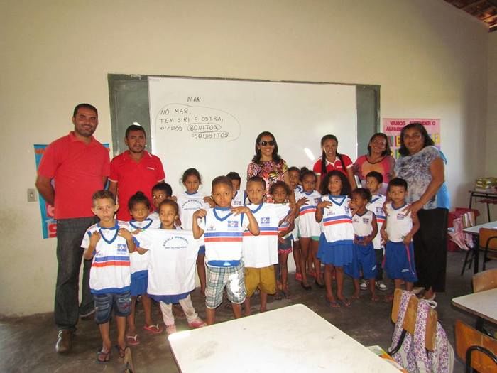Prefeitura continua com entrega de fardamentos em escolas municipais - Imagem 2