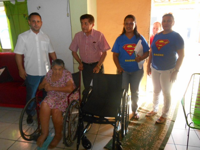 Prefeito Dr. Zé Maria Realizou Mais Uma Entrega de Cadeiras de Rodas - Imagem 3
