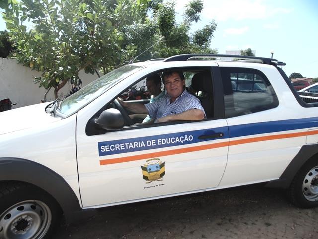 Prefeito de União entrega novos veículos para a Secretaria de Educação - Imagem 4