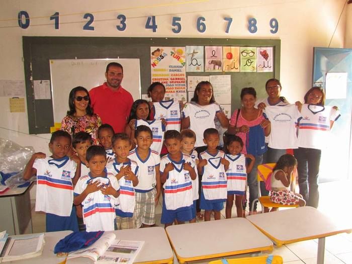 Prefeitura continua com entrega de fardamentos em escolas municipais - Imagem 9