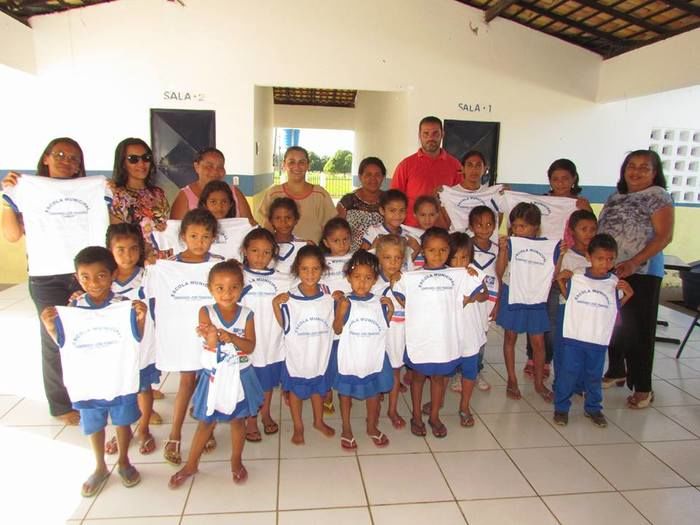 Prefeitura continua com entrega de fardamentos em escolas municipais - Imagem 6