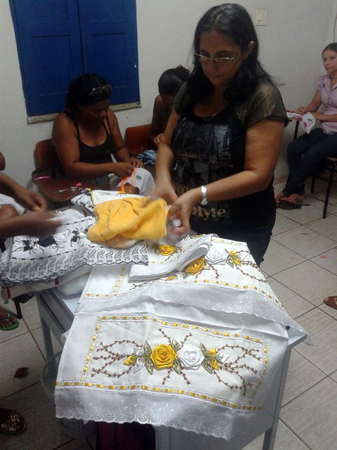 Prefeitura de Oeiras promove oficina de bordado para mães de famílias - Imagem 10