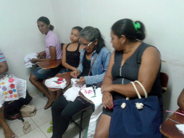 Prefeitura de Oeiras promove oficina de bordado para mães de famílias - Imagem 6